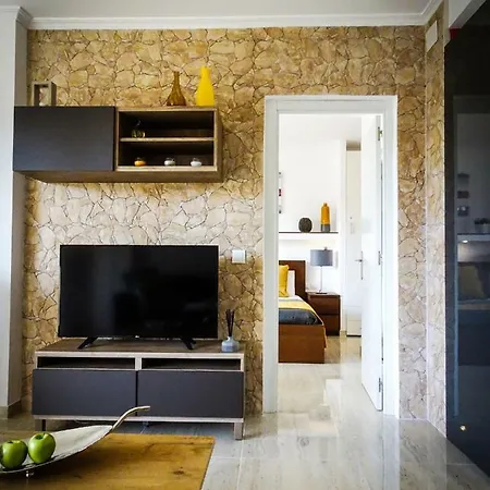 Duquesa De Espana Apartment *